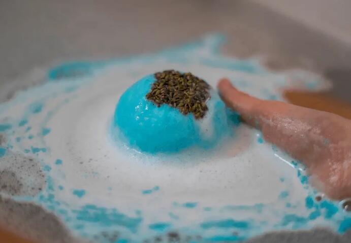How to deal with bath bombs that do not dissolve in water